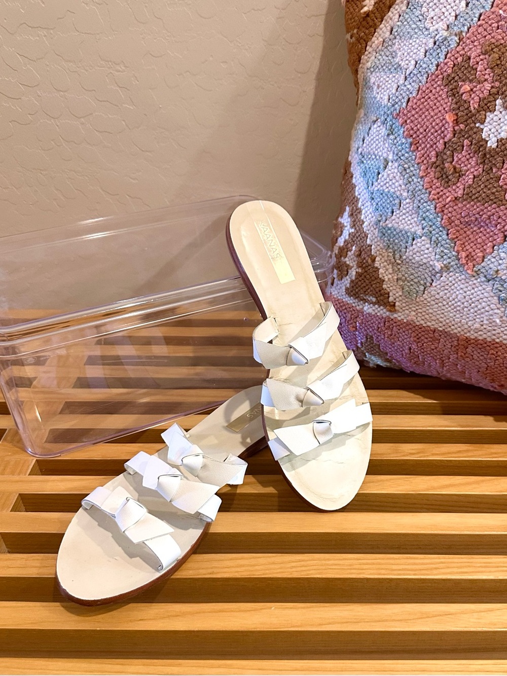 Kaanas “RECIFE” White bow Slide Sandals